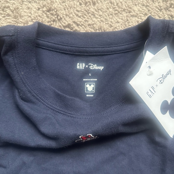 Gap × Disney Kids Embroidered T-Shirt. - Picture 2 of 4